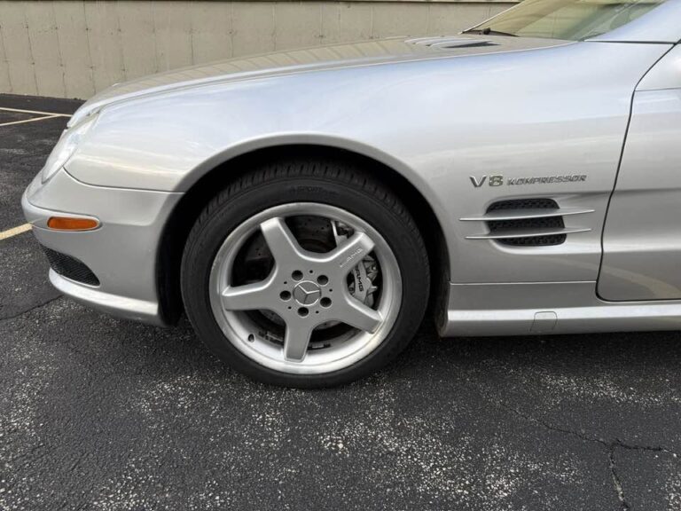 AMG wheel and V8 Kompressor fender badge on a 2004 Mercedes-Benz SL55 AMG