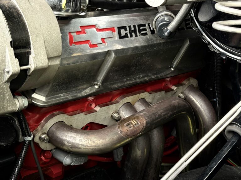 1983 Chevrolet K20 Silverado 4x4 Chevrolet valve cover and exhaust manifold