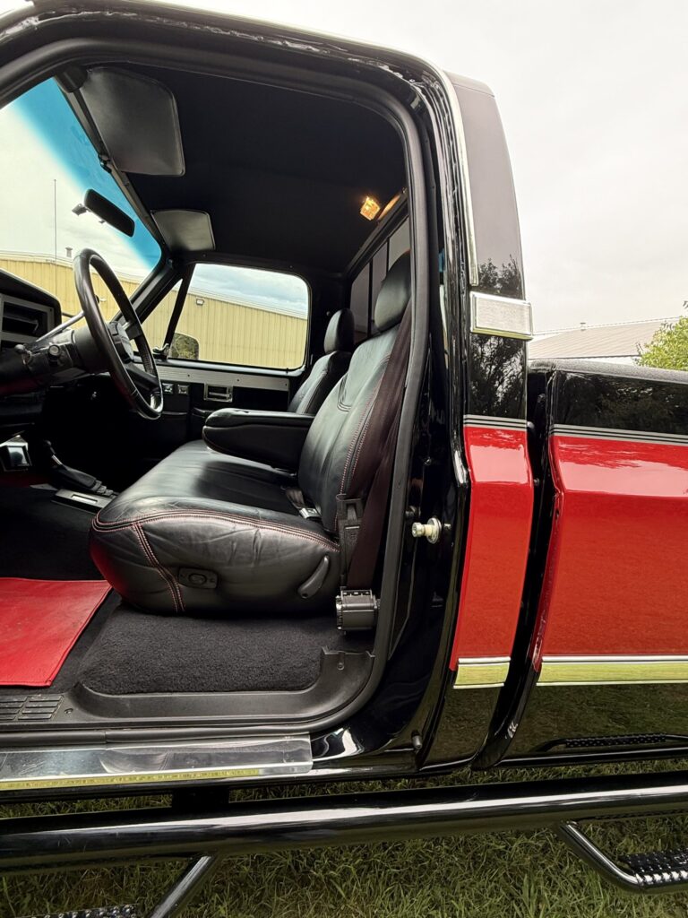 1983 Chevrolet K20 Silverado 4x4, door sill and step