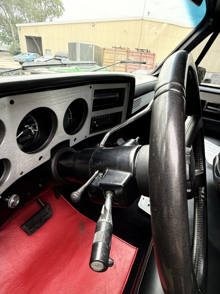 1983 Chevrolet K20 Silverado 4x4, shifter and pedals