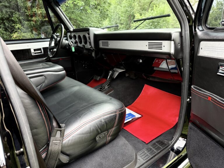 1983 Chevrolet K20 Silverado 4x4, interior passenger side
