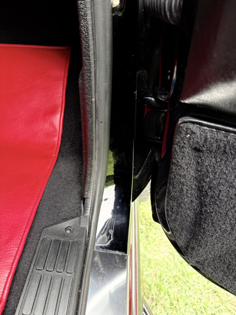 1983 Chevrolet K20 Silverado 4x4, floor mat and sill