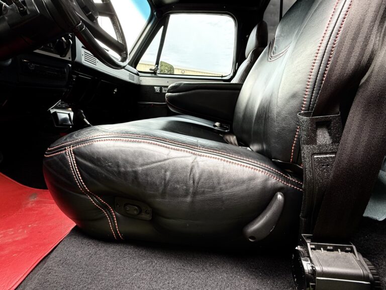 1983 Chevrolet K20 Silverado 4x4, passenger seat detail
